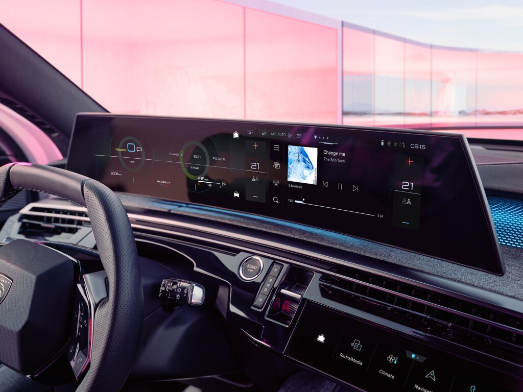 Panoramiczny ekran dotykowy PEUGEOT i-Connect® Advanced