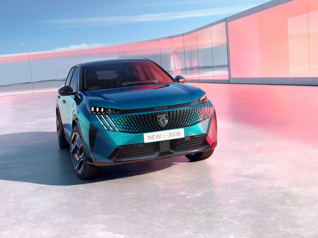 Nowy PEUGEOT E-3008 Blue Obsession, widok z przodu