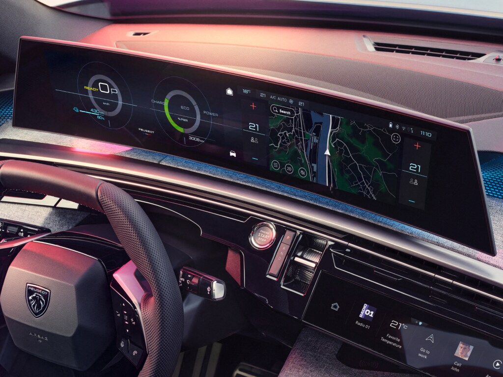 Panoramiczny ekran dotykowy PEUGEOT i-Connect® Advanced