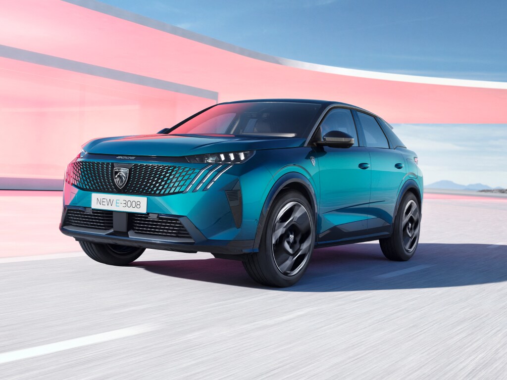 Nowy PEUGEOT E-3008 z przodu